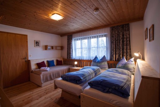 Wohnschlafraum des Appartement Schladming mit Doppelbett