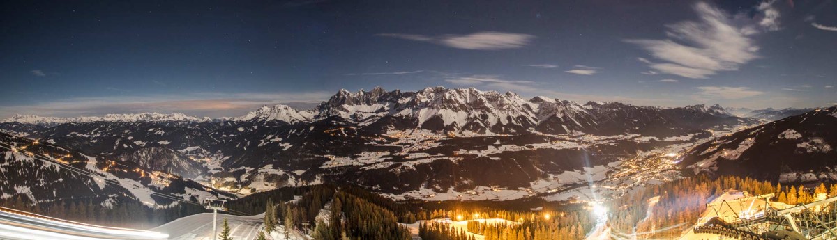 Nächtliches Panorama von der Reiteralm über Ramsau am Dachstein und Schladming bis zur Planai